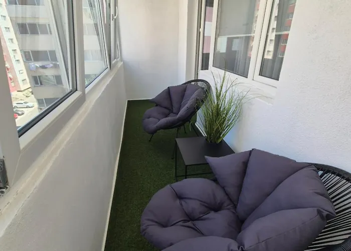Compozitori Cu Parcare Si Balcon アパート コンスタンツァ