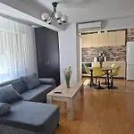 Compozitori Cu Parcare Si Balcon Konstanca