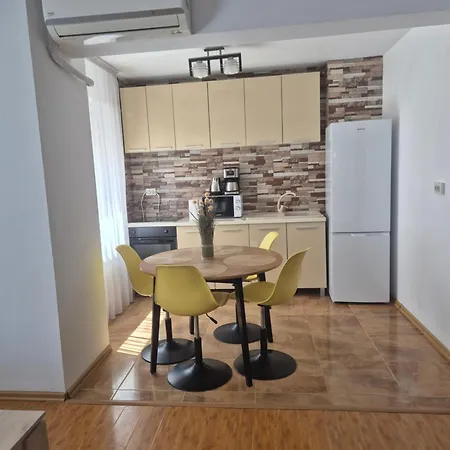 Compozitori Cu Parcare Si Balcon *