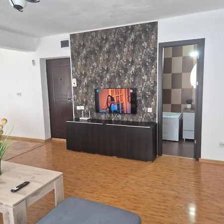 Compozitori Cu Parcare Si Balcon شقة