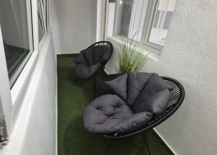 Compozitori Cu Parcare Si Balcon Apartman Konstanca