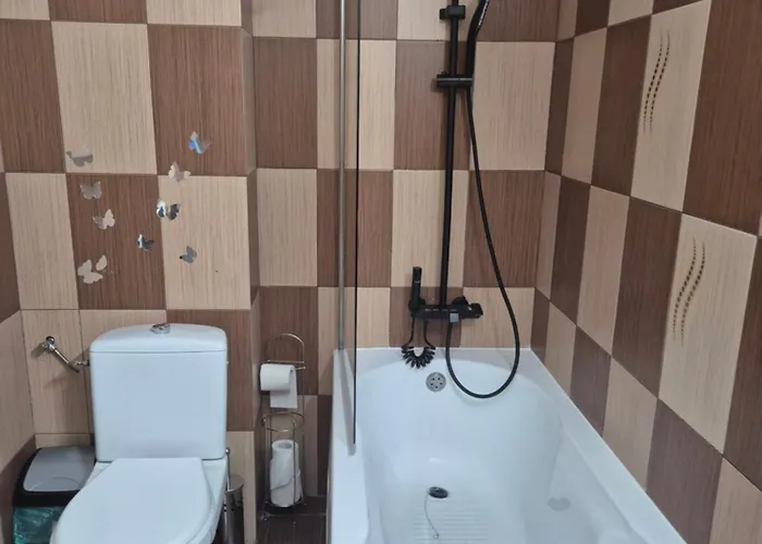 Compozitori Cu Parcare Si Balcon Konstanca